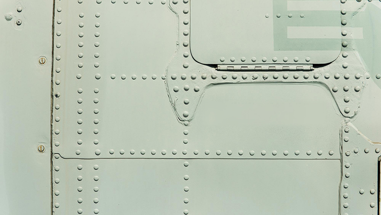 三维LDA测量喷射冷却板上的横向冲击射流